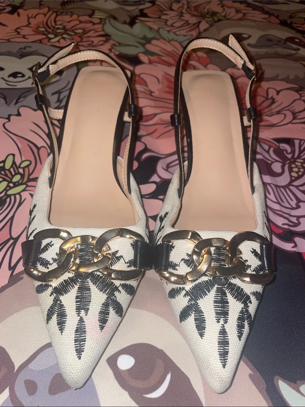 Black, white & gold sling back pointy toe kitten heels (40=7.5)